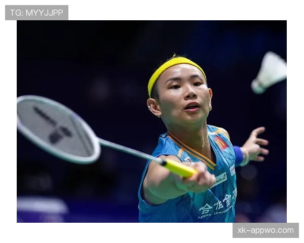 戴资颖训练场上严肃，后台出门竟被拍到逗趣一笑，看不出是羽坛狠角色了！