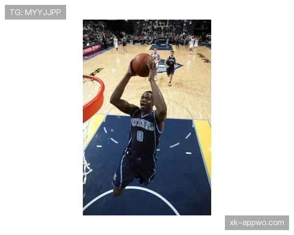 卡洛斯·布泽尔内线强攻拉开空间助球队提升篮下效率